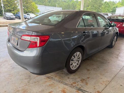 Used 2014 Toyota Camry FWD image 3