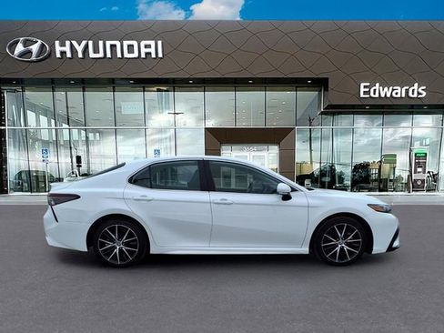 Used 2023 Toyota Camry SE image 8