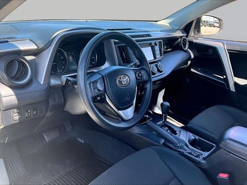 Used 2018 Toyota RAV4 LE w/ All Weather Liner Package FWD image 17