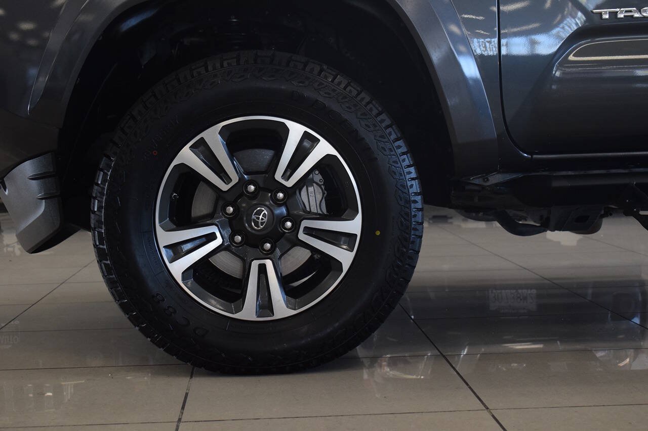 Used 2019 Toyota Tacoma TRD Sport w/ Technology Package AWD/4WD image 12