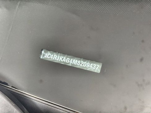 Used 2021 Jeep Grand Cherokee L Laredo image 28