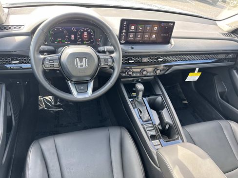 Used 2025 Honda Accord Touring image 2