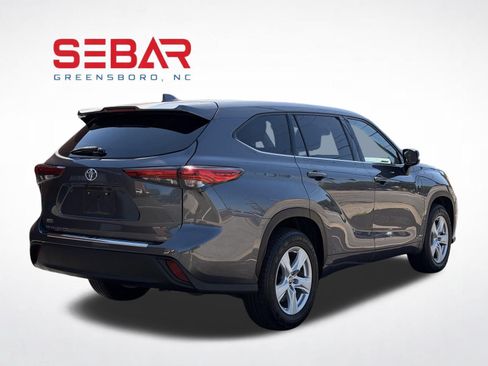 Used 2020 Toyota Highlander L FWD image 6