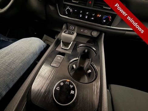 Used 2023 Nissan Rogue S image 27