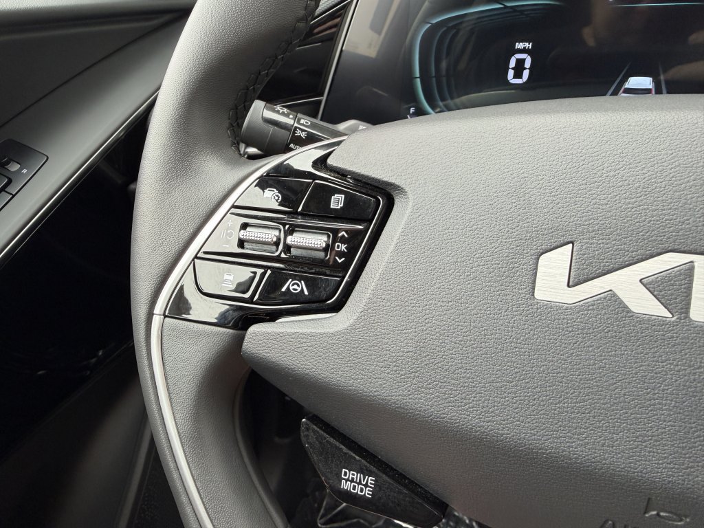 Used 2024 Kia Niro EX FWD image 27