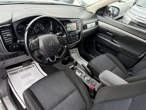 Used 2016 Mitsubishi Outlander SE image 14