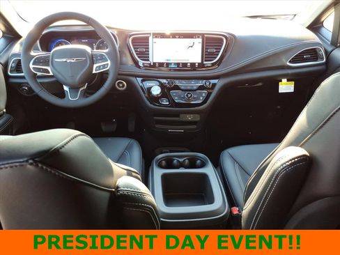 New 2026 Chrysler Pacifica Select image 11