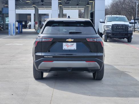 New 2026 Chevrolet Equinox LT w/ Convenience Package II image 8