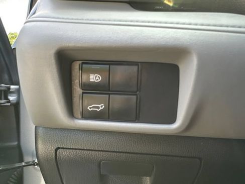 Used 2024 Toyota Highlander LE AWD/4WD image 30