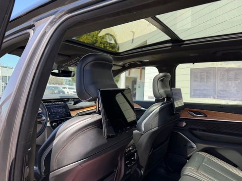 Used 2025 Jeep Grand Cherokee L Summit AWD/4WD image 17