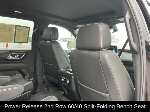 Used 2024 GMC Yukon XL SLT w/ SLT Premium Package image 28