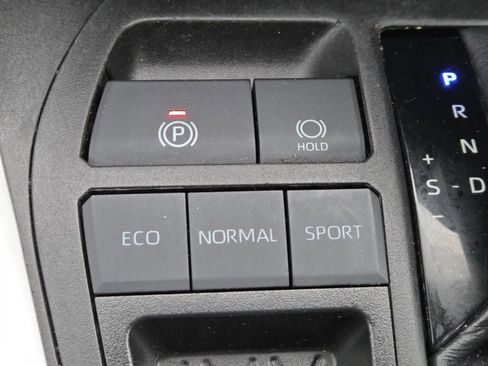 Used 2023 Toyota RAV4 XLE image 6