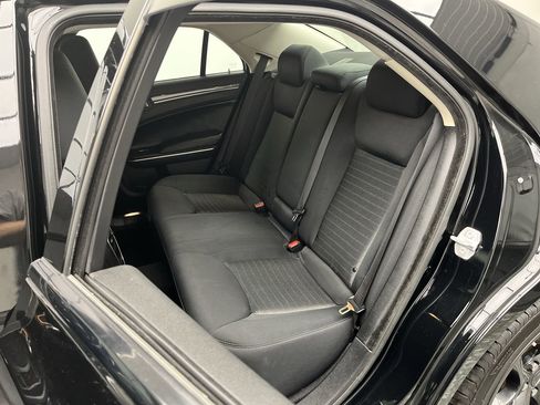 Used 2022 Chrysler 300 Touring w/ Sport Appearance Package image 10