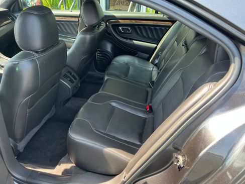 Used 2018 Ford Taurus Limited image 7