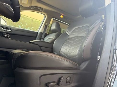Used 2025 Nissan Pathfinder Platinum w/ Cargo Package FWD image 5
