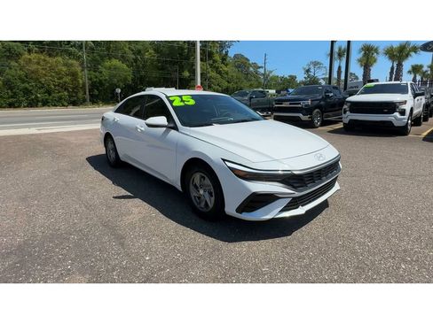 Used 2025 Hyundai Elantra SE FWD image 8