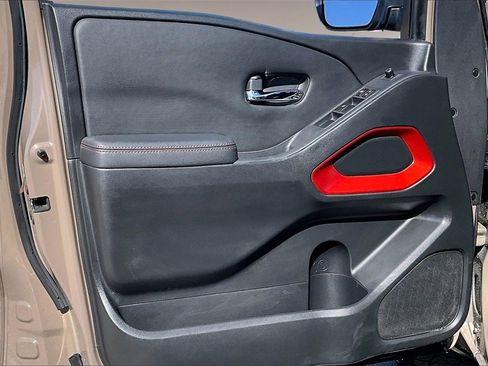 Used 2022 Nissan Frontier Pro-X w/ Technology Package image 17