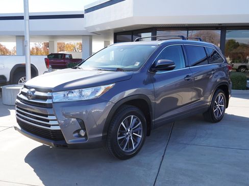 Used 2018 Toyota Highlander XLE image 4