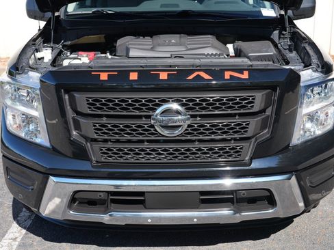 Used 2021 Nissan Titan SV w/ SV Convenience Package RWD image 7