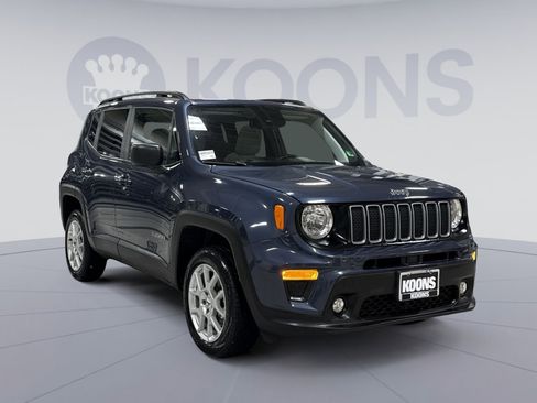 Used 2022 Jeep Renegade Latitude w/ Sun/Sound Group image 10