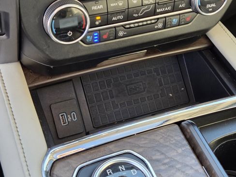 Used 2021 Ford Expedition Platinum image 7