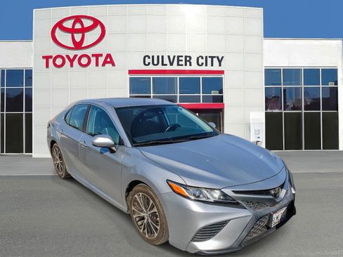 Used 2019 Toyota Camry SE image 1