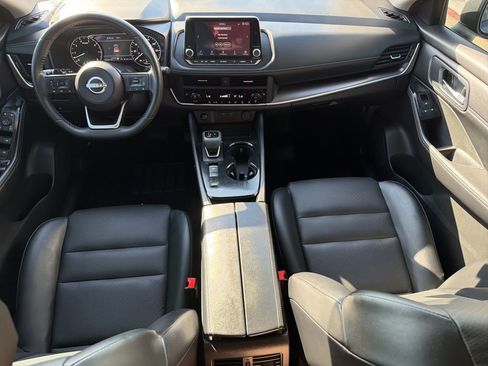 Used 2024 Nissan Rogue SV w/ SV Premium Package FWD image 18