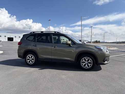 Certified 2023 Subaru Forester Premium w/ Popular Package #2 image 7