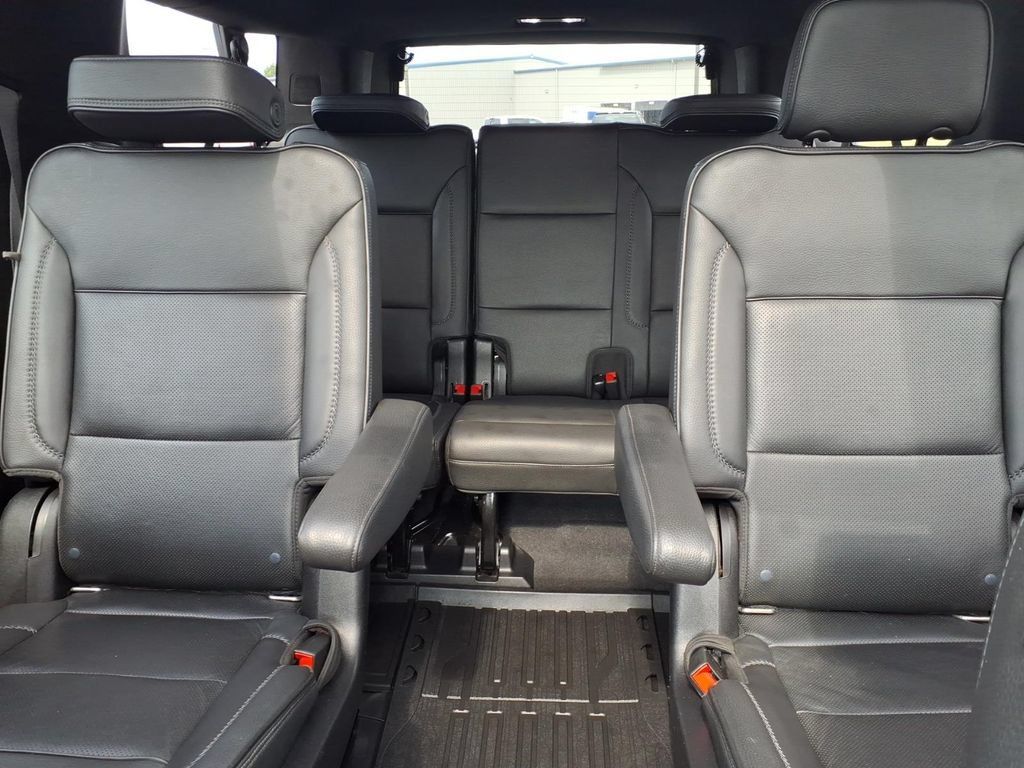 Used 2021 GMC Yukon XL Denali w/ Denali Premium Package AWD/4WD image 7