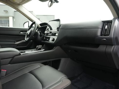 Used 2025 Nissan Pathfinder SL AWD/4WD image 22
