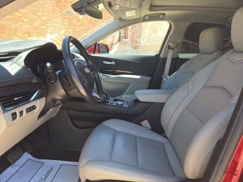Used 2023 Cadillac XT4 Premium Luxury w/ Technology Package AWD/4WD image 7