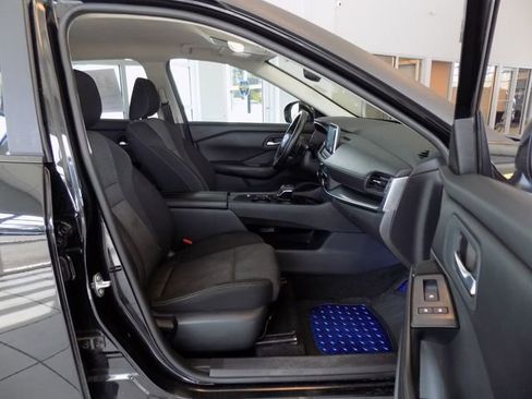 Used 2025 Nissan Rogue SV FWD image 25