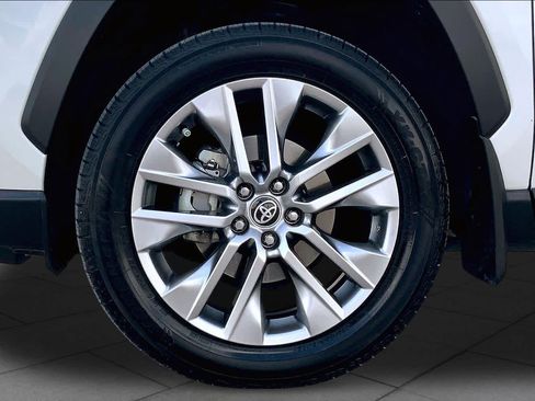 Used 2022 Toyota RAV4 XLE Premium FWD image 11