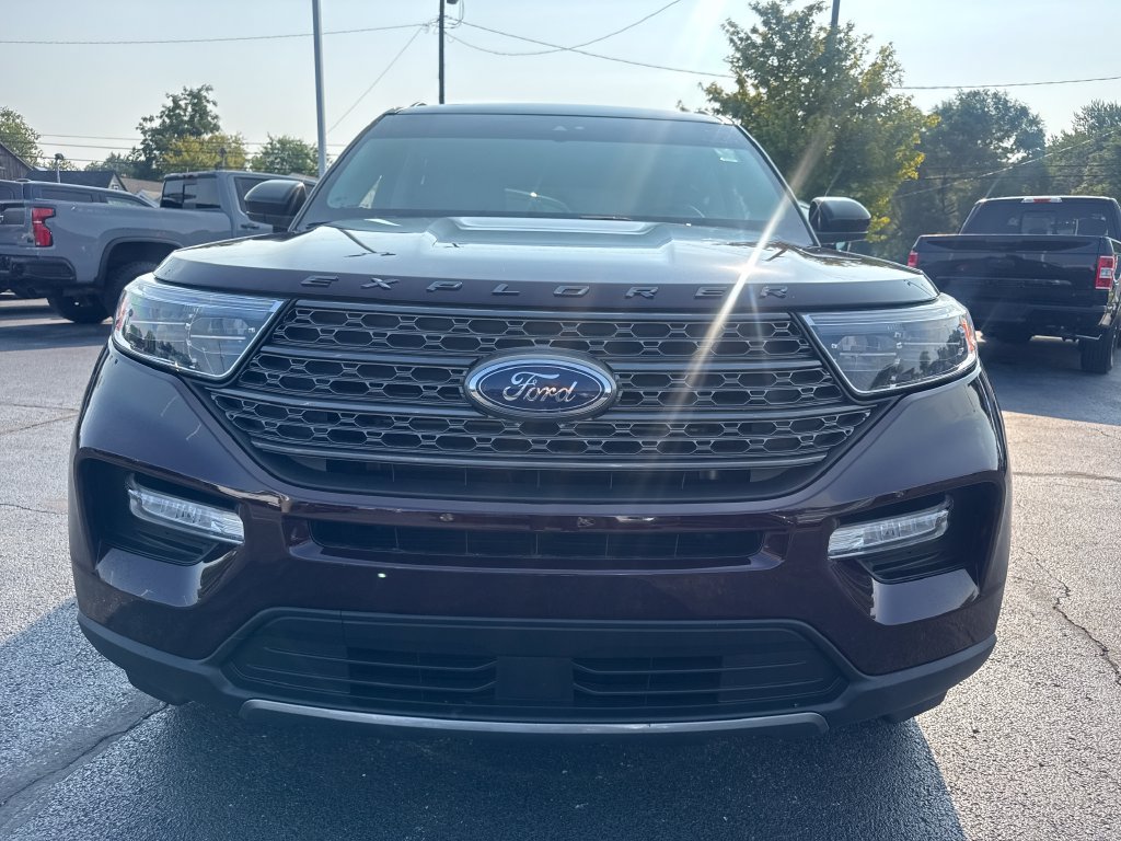 Used 2023 Ford Explorer XLT w/ Equipment Group 202A AWD/4WD image 3