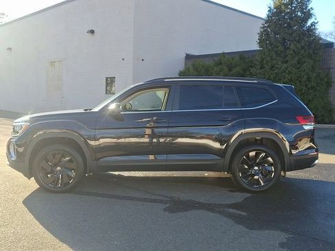 Certified 2025 Volkswagen Atlas SE image 6