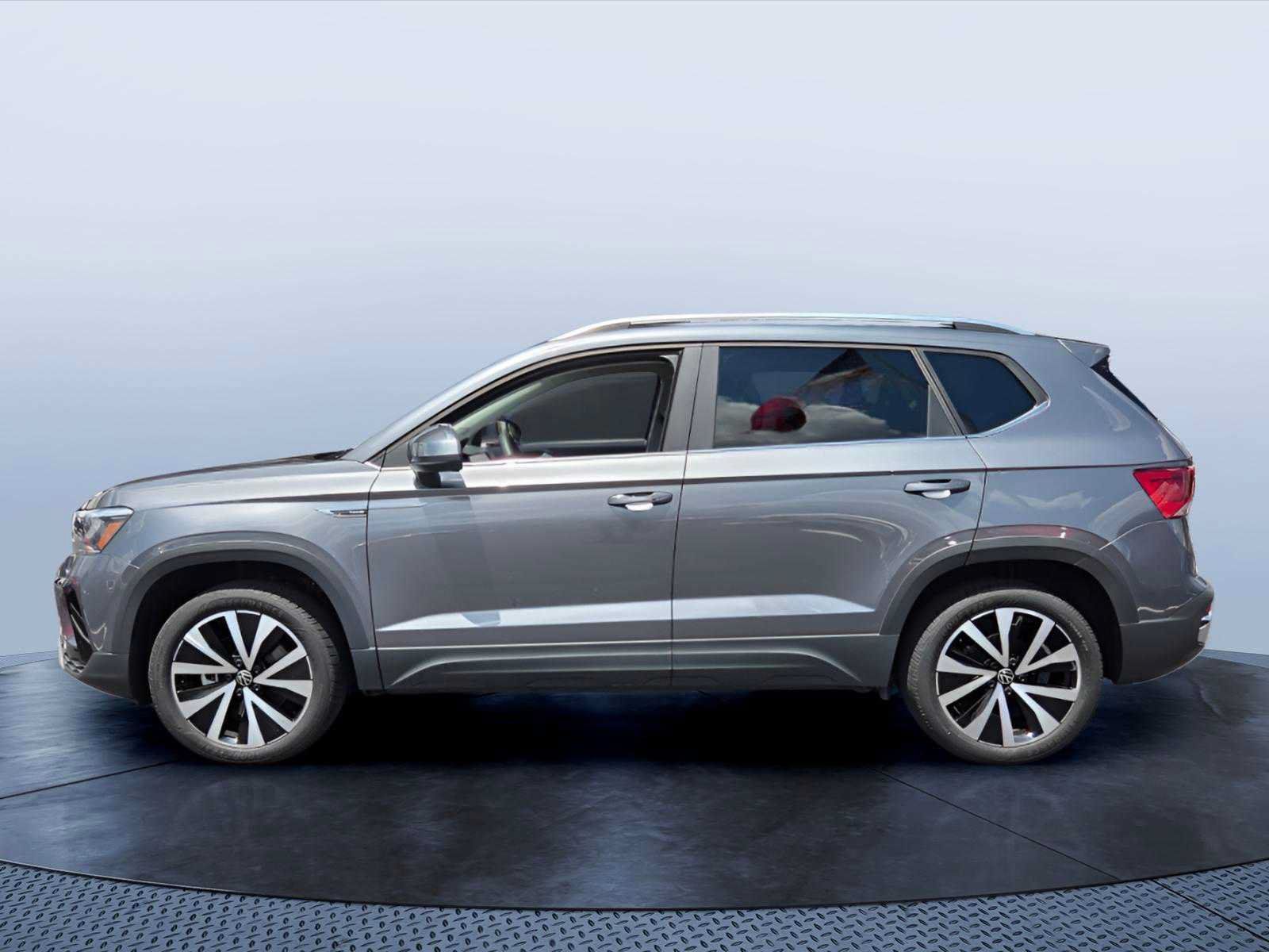 Used 2023 Volkswagen Taos SE FWD image 3