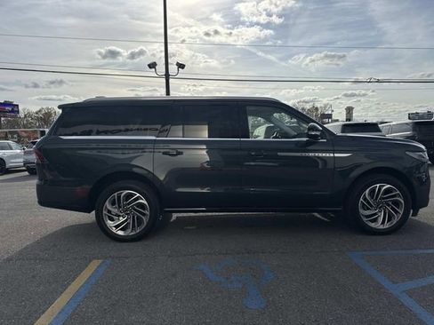 New 2026 Lincoln Navigator L Reserve AWD/4WD image 3