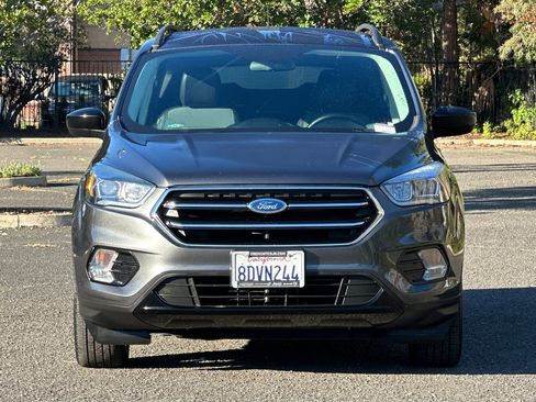 Used 2018 Ford Escape SE w/ SE Sport Appearance Package image 8