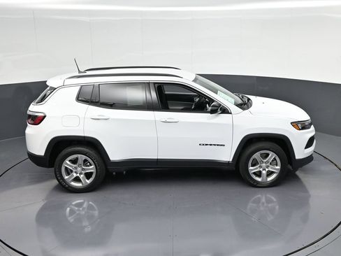 Used 2024 Jeep Compass Latitude AWD/4WD image 23