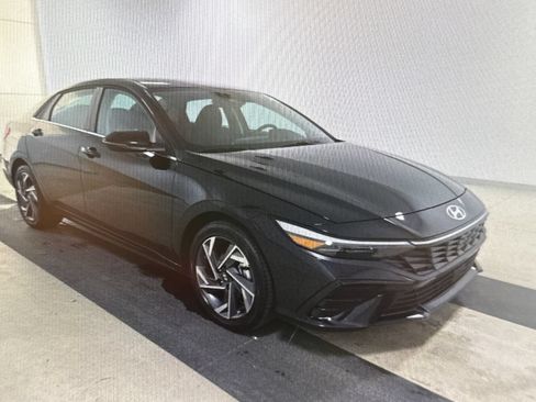 Used 2026 Hyundai Elantra Limited FWD image 5