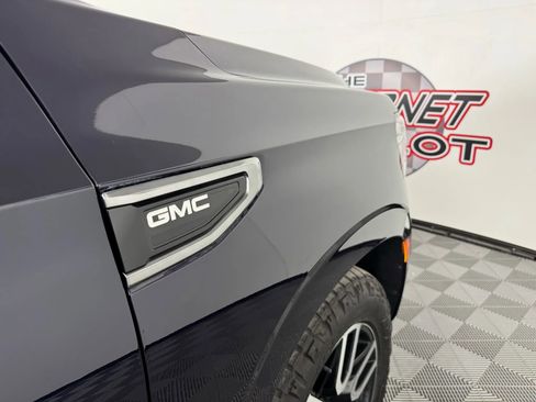 Used 2022 GMC Yukon AT4 image 34