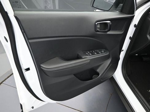 New 2025 Hyundai Venue Limited image 27