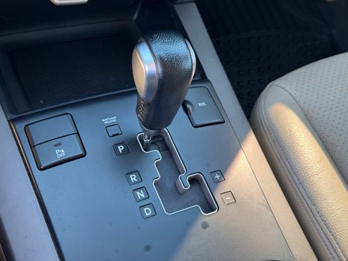 Used 2009 Kia Borrego EX w/ Leather Pkg image 30