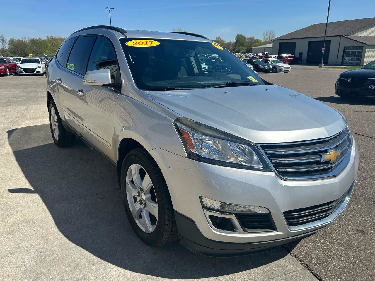 Used 2017 Chevrolet Traverse LT w/ Style and Technology Package FWD image 3