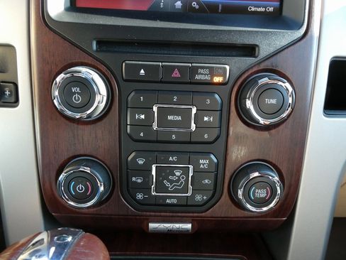 Used 2014 Ford F150 King Ranch w/ King Ranch Luxury Package image 27