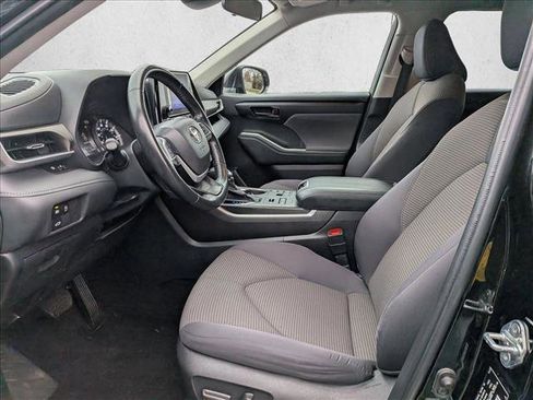 Used 2023 Toyota Highlander LE image 16
