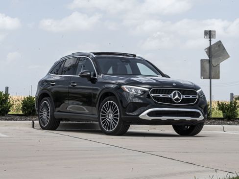 Used 2025 Mercedes-Benz GLC 300 image 2