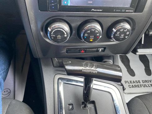 Used 2012 Dodge Challenger SXT image 13