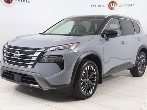 Used 2025 Nissan Rogue SL w/ Tech Package FWD image 5