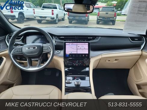 Used 2023 Jeep Grand Cherokee Limited AWD/4WD image 10
